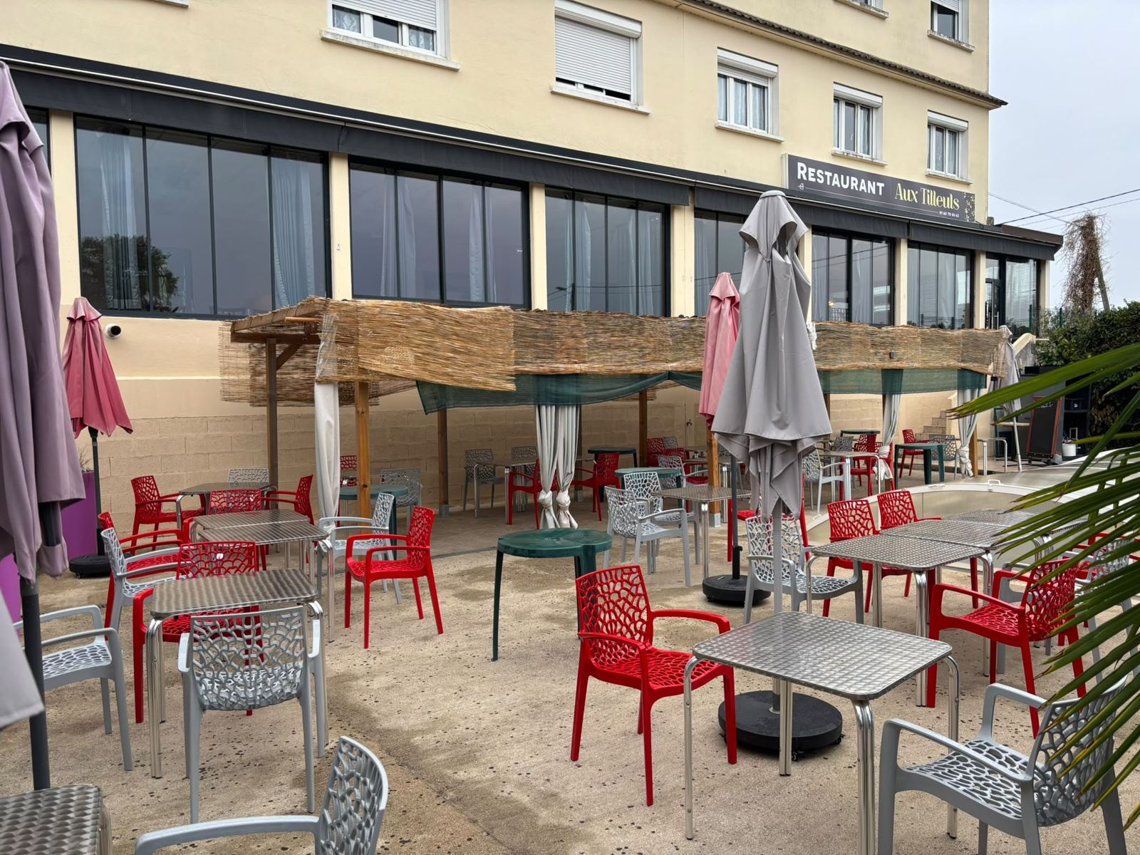 Façade et terrasse
